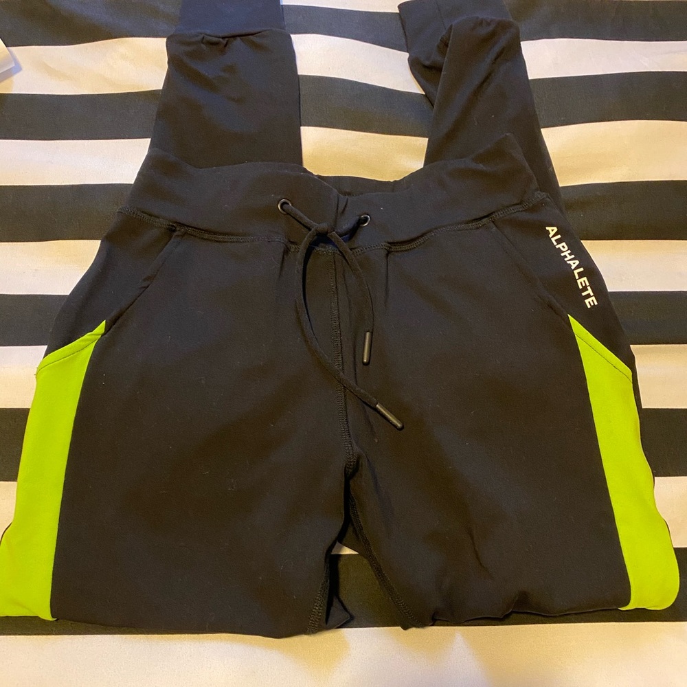 ALPHALETE WOMENS PREMIUM V2 Joggers